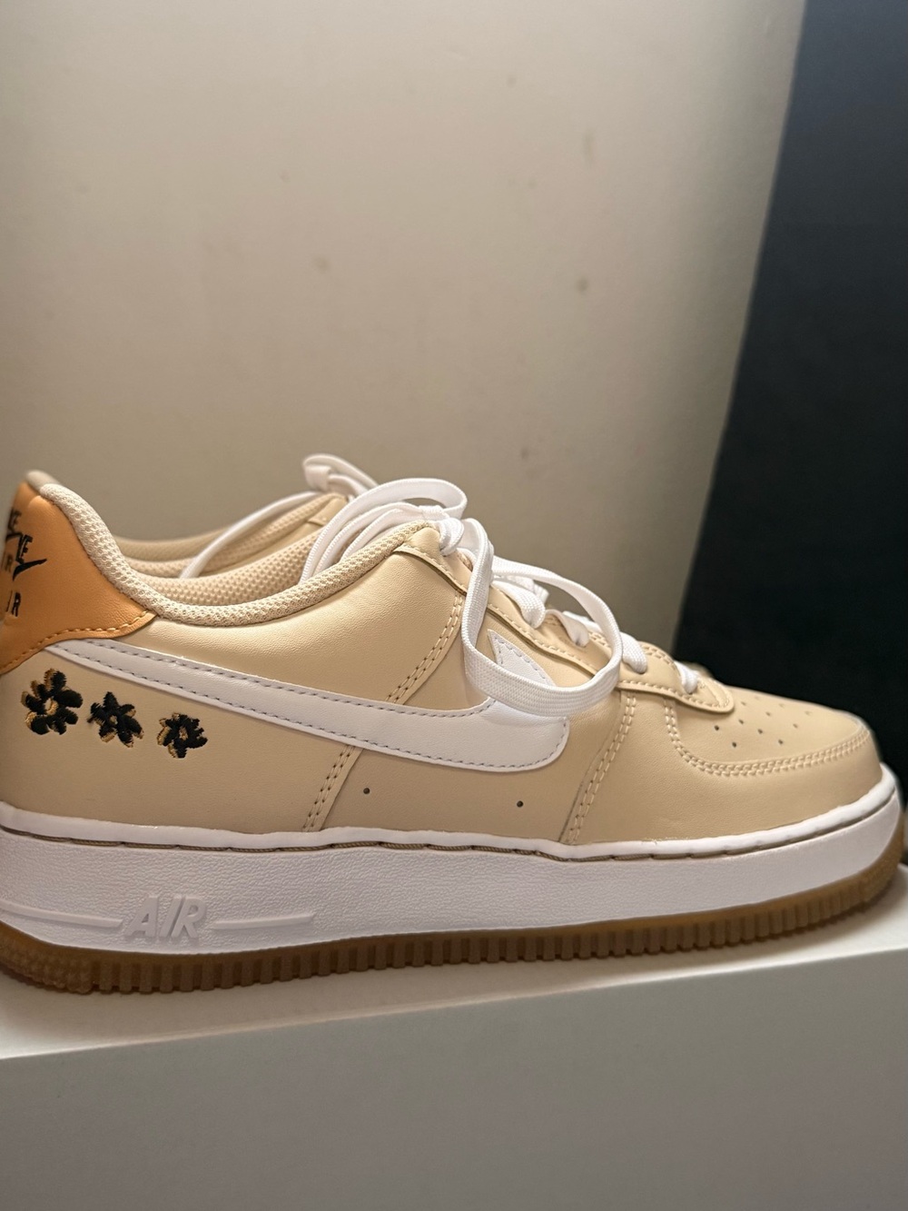 Nike Air Force 1 Low — Beige/White with Gum Sole - Picture 3 of 5